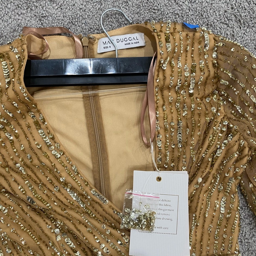 Elegant Gold Sequin Dress - Picture 4 of 8